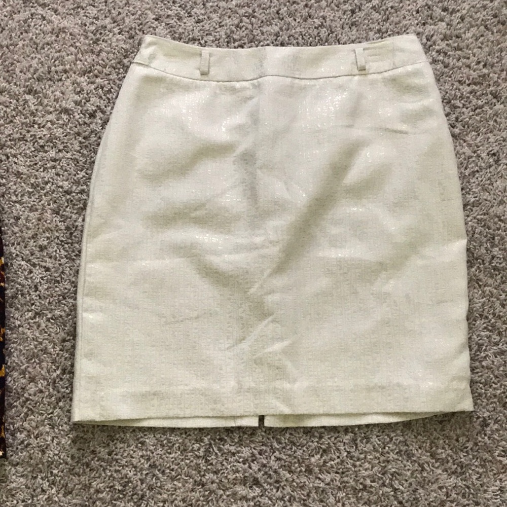 Skirts - Picture 2 of 7